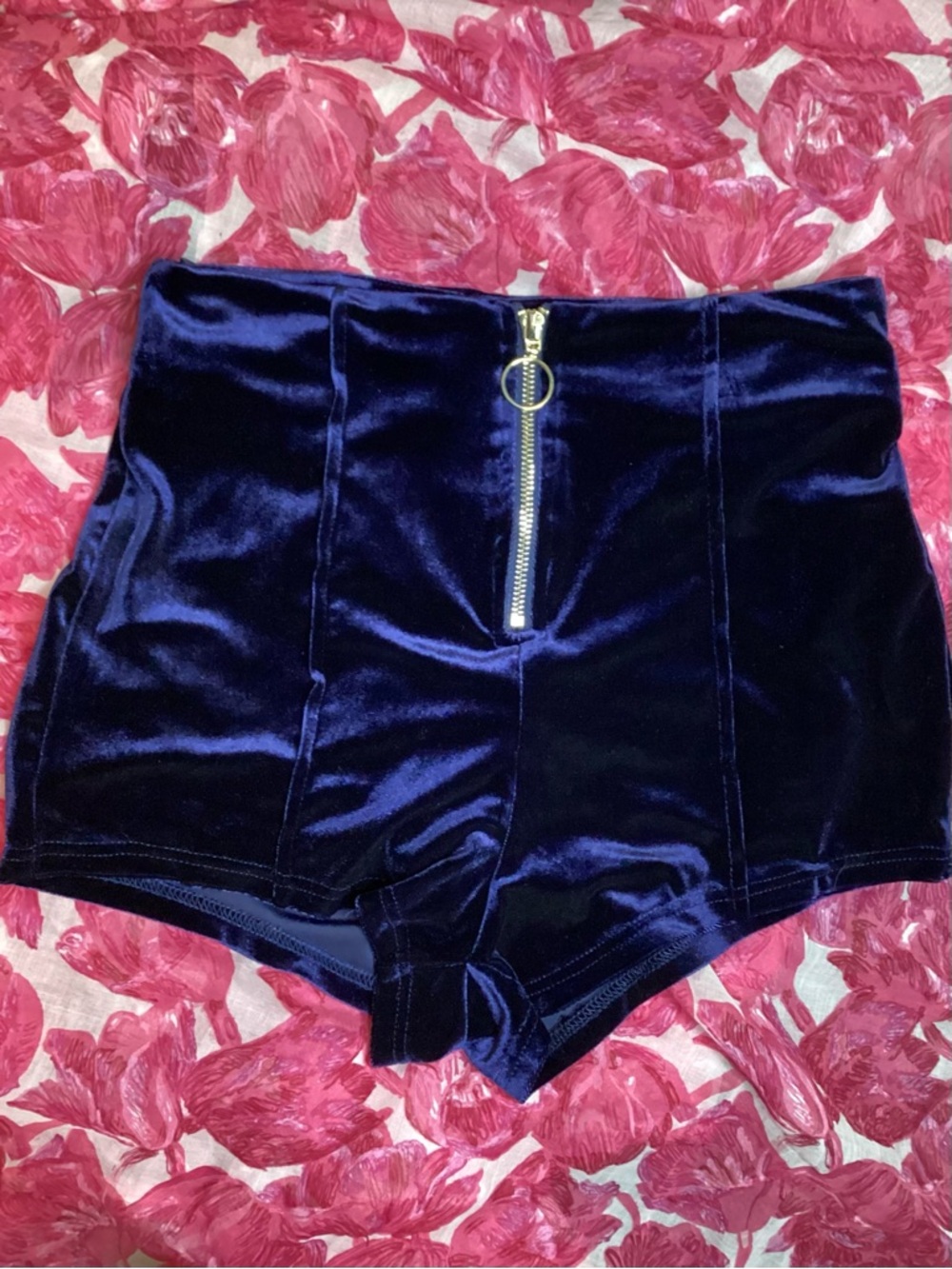 essue High-Waist Navy Velvet Shorts with Silver Ring Zip M